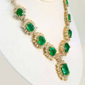 GLAMOUROUS Emeralds and Diamonds Necklace