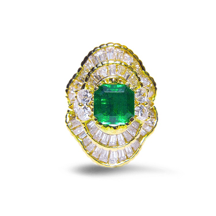 LUXURIOUS Emerald and Diamonds Ring