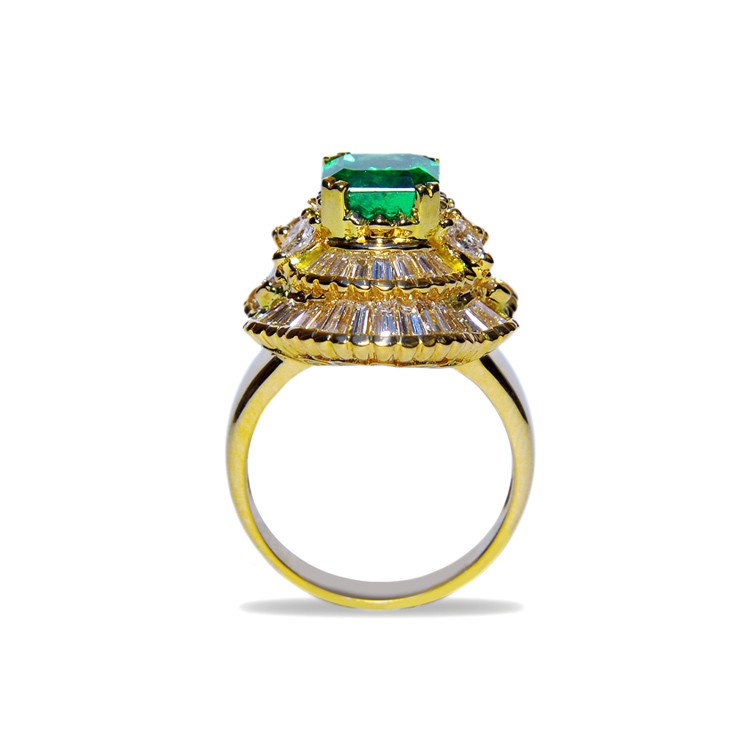 LUXURIOUS Emerald and Diamonds Ring