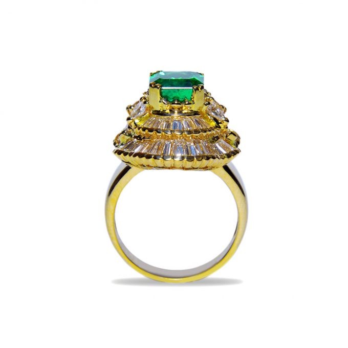 LUXURIOUS Emerald and Diamonds Ring - Image 4