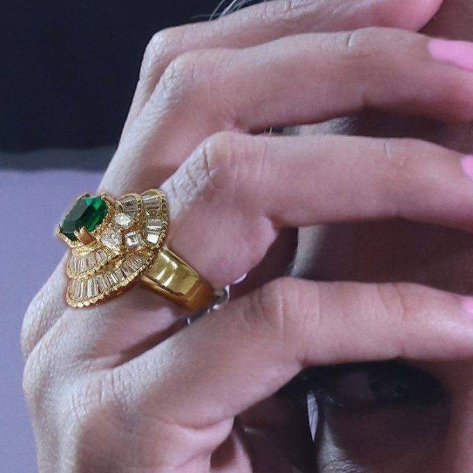 LUXURIOUS Emerald and Diamonds Ring - Image 2