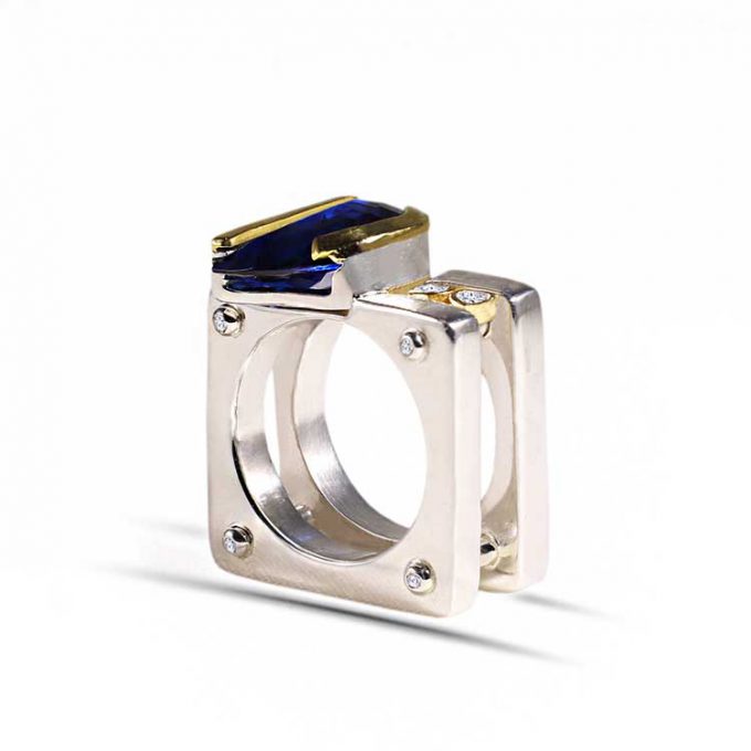 MOONLIGHT Sapphire and Diamonds Ring - Image 3