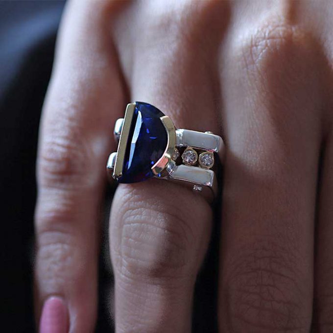 MOONLIGHT Sapphire and Diamonds Ring - Image 5