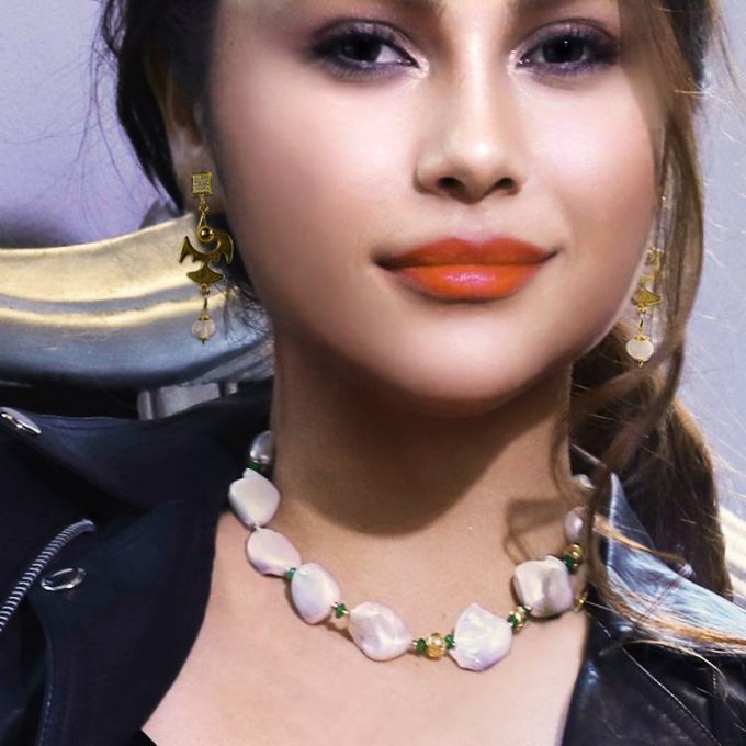 SNOWFALL Baroque Pearls and Emeralds Necklace - Image 3