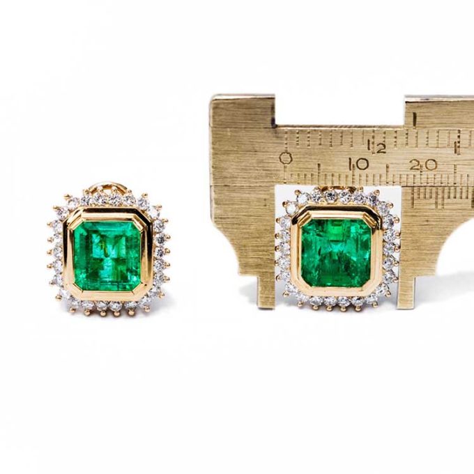 ROYALTY Emeralds and Diamonds Earrings - Image 5