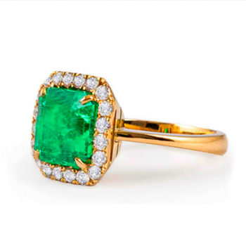 ARISTOCRACY Emerald and Diamonds Ring